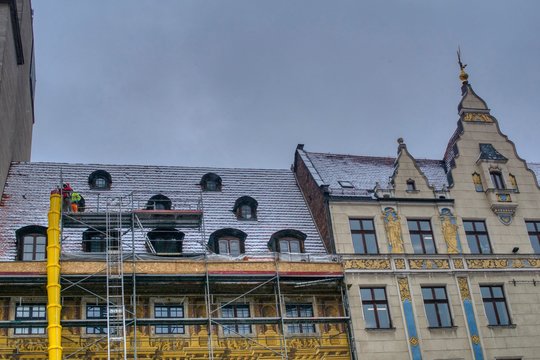 awaryjny remont dachu podczas zimy