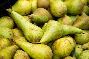 ripe pears on the counter in the supermarket