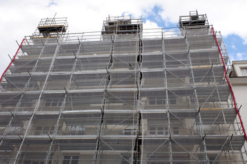 échafaudage sur la façade