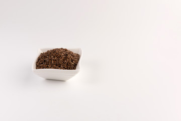 Fototapeta na wymiar Flax seeds in bowl isolated on white background