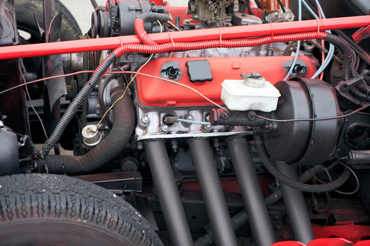 Image of the engine of the old car.