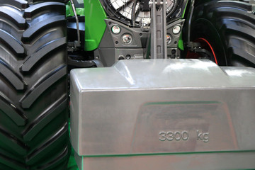 The image of ballast on the tractor.