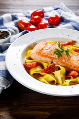 Pasta with grilled salmon and vegetables