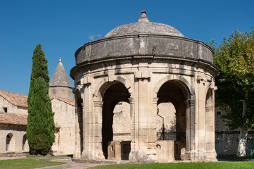 Fototapeta na wymiar Brunnen in Villeneuve-lès-Avignon