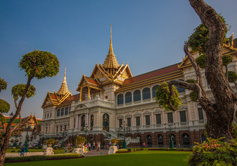 Fototapeta premium Bangkok, Tajlandia - Wielki Pałac to zespół budynków w sercu Bangkoku, na który składają się dziesiątki świątyń i budynków