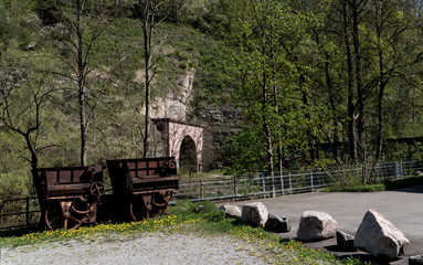 Obraz premium Der Tyssen Krupp Turm und Umgebung
