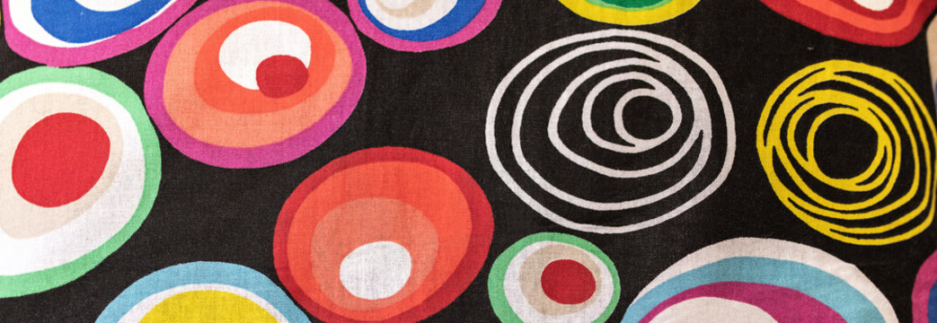 Colori e cerchi di moda e fashion, allegria e divertimento optical