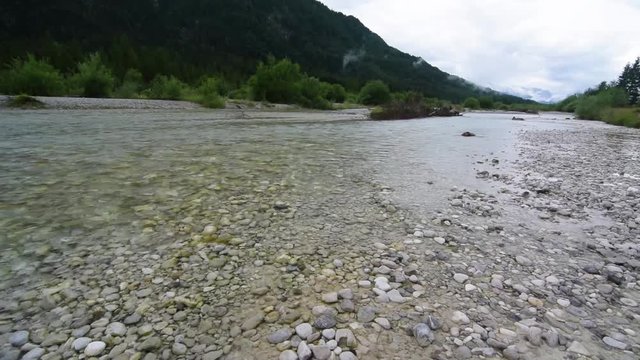 Fluss in den Bergen