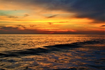 Obraz premium sunset over the sea