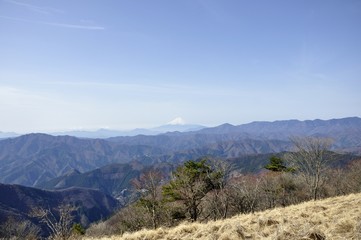 鷹ノ巣山より富士山を遠望する大空の展望