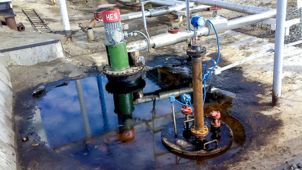 Breakage of oil in the quarry of a drainage tank for pumping waste water.