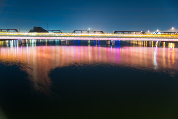 Naklejka premium bridge at night