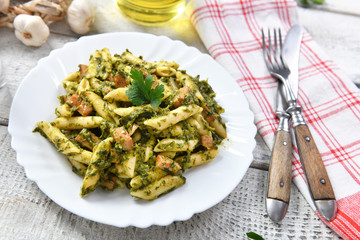 Penne pasta with spinach and meat