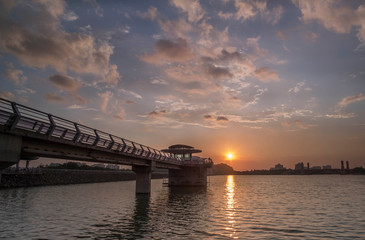 Fototapeta na wymiar golden gate bridge during sunset