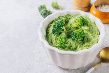 broccoli puree in a white bowl - obrazy, fototapety, plakaty