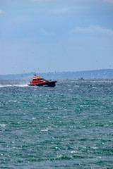 Fototapeta premium Pilot Boat At Speed vert