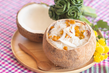 GLUTINOUS RICE ROASTED IN COCONUT or Sticky rice soaked in coconut milk