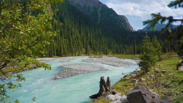 Slow motion of a Kyrgyz river