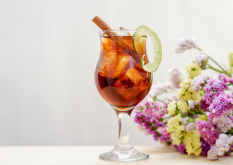 glass of apple juice