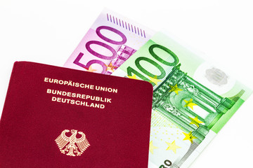 Reisepass mit Euroscheinen