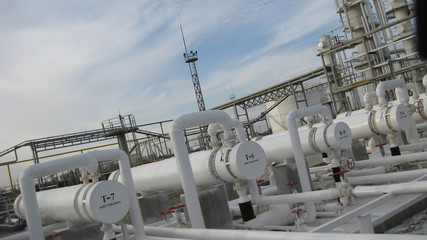 Equipment for primary oil refining.