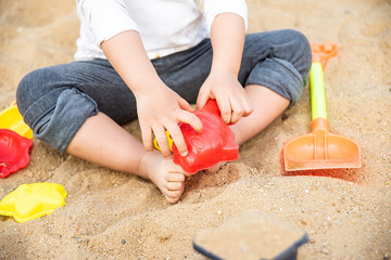 Fototapeta na wymiar Child playing with sand