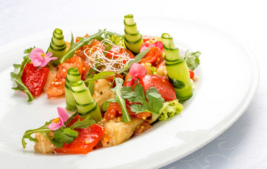 Bright vegetable salad with tofu and rice chips.