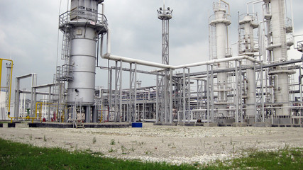 Oil refinery, primary oil refining