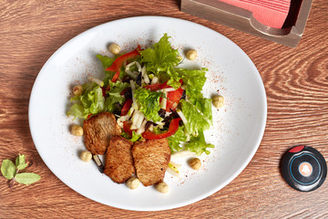salad with medallions of fried pork, Turkish walnut, shiitake mushrooms, bell pepper, apple, lettuce and dill