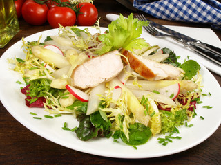 Spargelsalat mit Hähnchenbrust