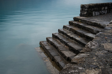 Fototapeta premium Treppe ins Wasser