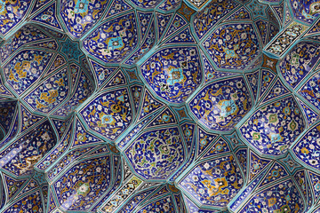 Beuautiful ceiling dome wall of Entrance to the central Isfahan Mosque (Naghsh-e Jahan Mosque) in Iran