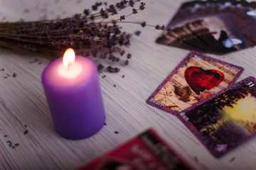 Obraz na płótnie Canvas divination cards alignment with lavender and candle