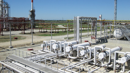 Oil refinery, primary oil refining