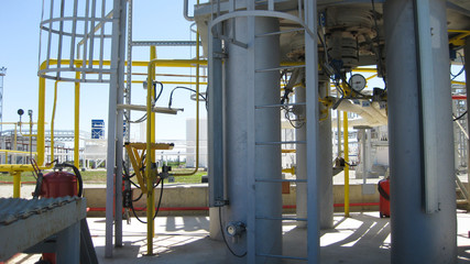 Oil refinery, primary oil refining