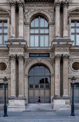 Obraz premium old facade of louvre museum square