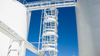 The tank with water and a ladder.