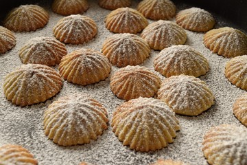 Decorated arabic pastry called Maamoul or Kaak stuffed with pistaccio, nuts or date