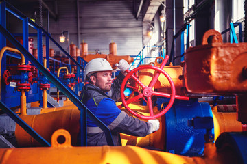 Gaz operator, The operator anneals the gas well with a torch.Toned