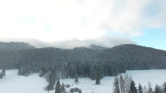 Tatry - widok na panoramę g&oacute;r Zima i śnieg 3