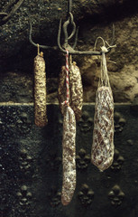 Saucissons fumés à Tursac, Dordogne, France