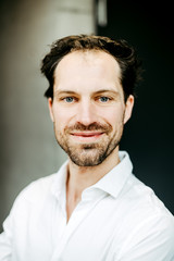 Obraz premium portrait of smiling caucasian businessman