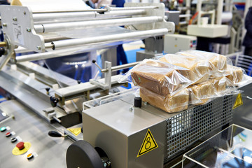 Bread packaging machine
