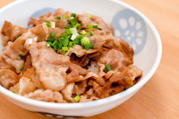 豚バラ丼