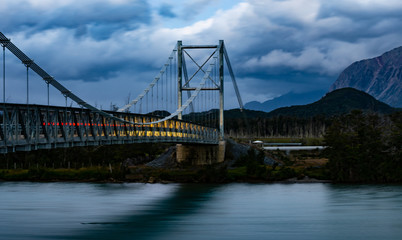 Fototapeta premium Puente Colgante sobre Rio Mayer. Villa Ohiggins. Carretera Austral. Region de Aysen. Chile