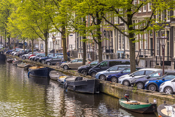 Fototapeta na wymiar Amsterdam canal street scene