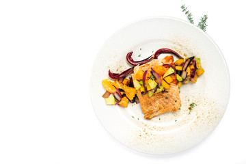 salmone con mango avocado radicchio e arancia - isolato