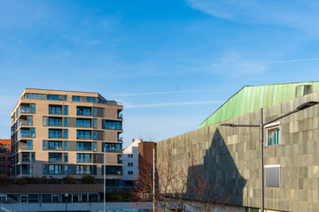 Neu erstelltes mehrgeschossiges Wohnhaus im Schloßquartier in Kiel neben der Konzerthalle