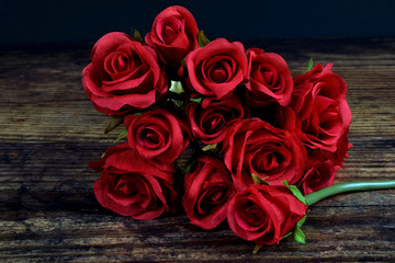 red roses on wooden background