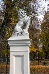 Sculpture of a lion in the estate Kachanovka.
